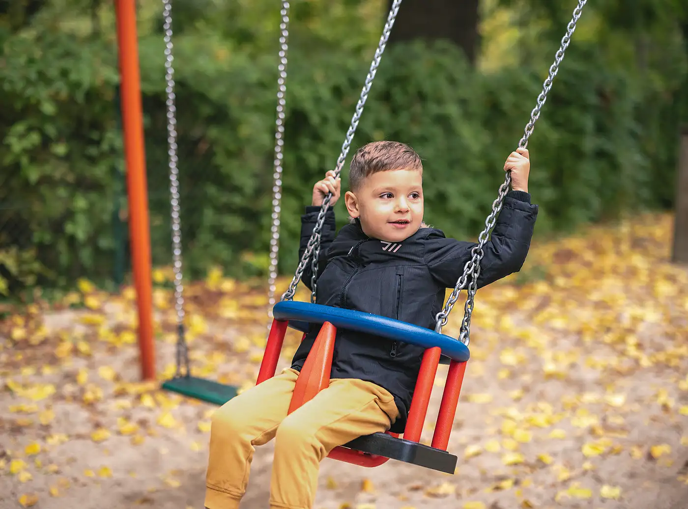 Berkay auf Spielplatz