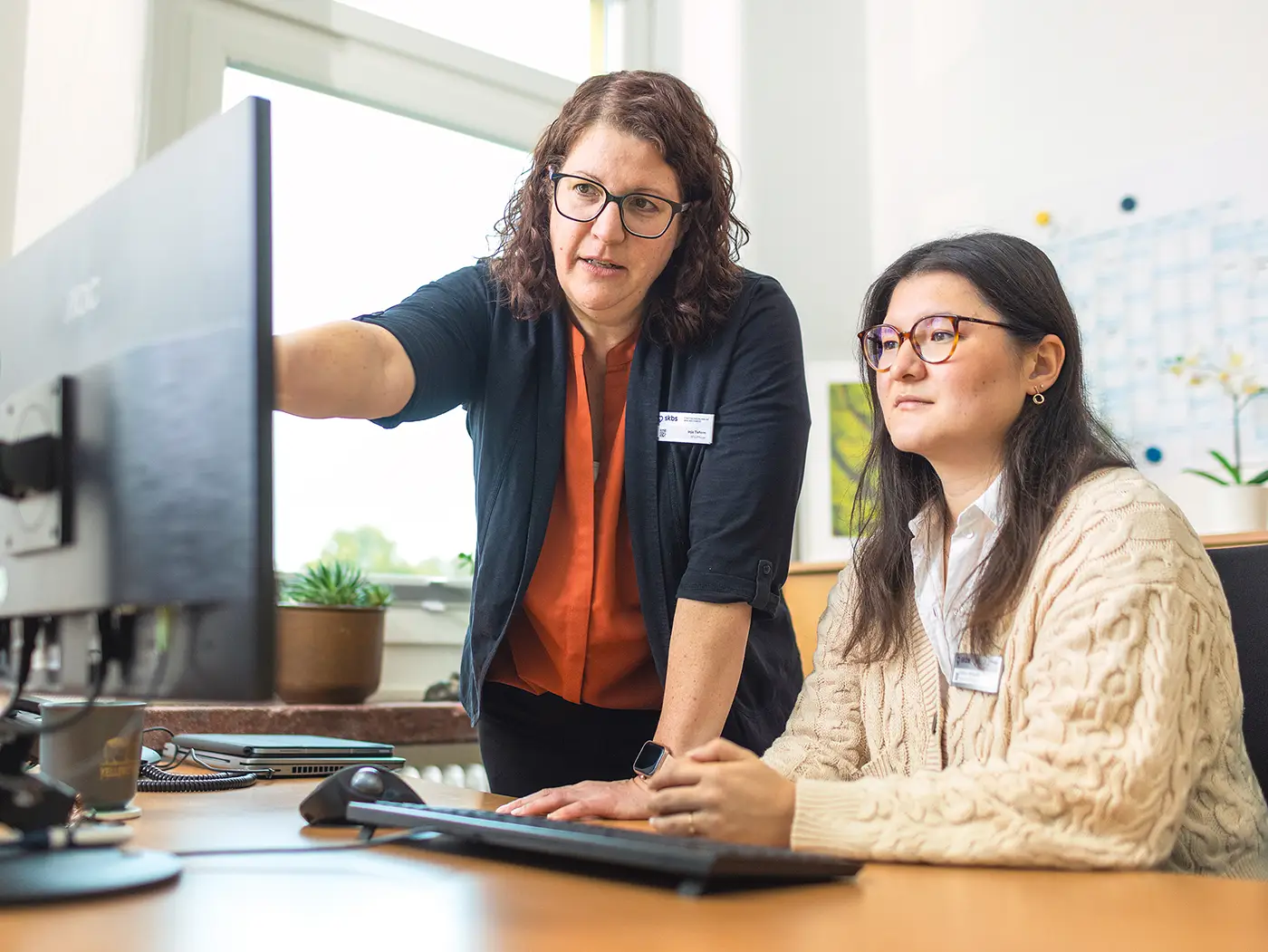 Schulleiterin Inja Tofern und Praxiskoordinatorin Karina Widuch